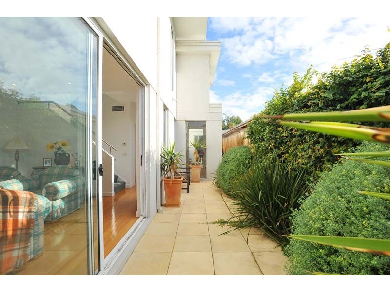 2/89 Railway Crescent, Williamstown VIC 3016