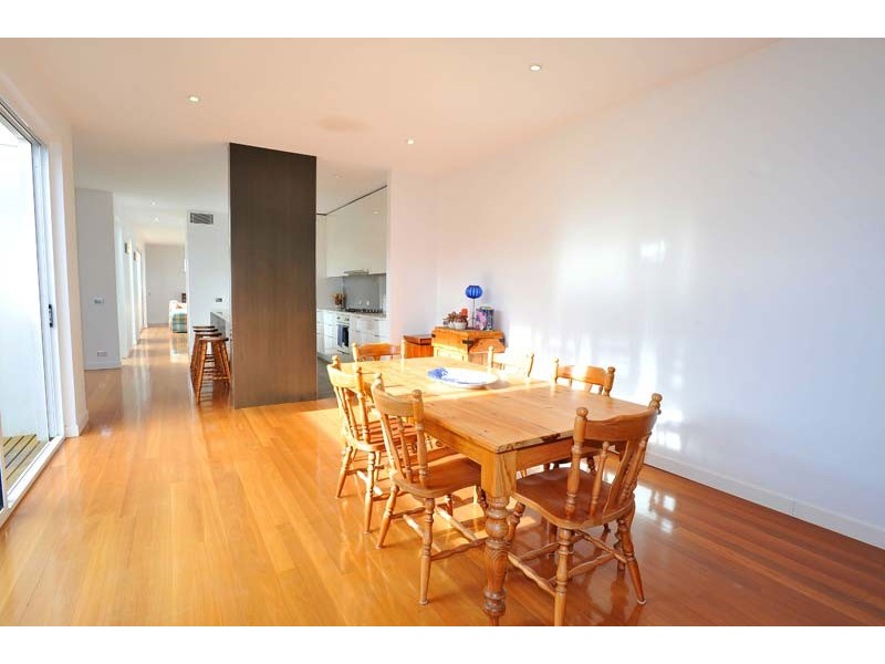 2/89 Railway Crescent, Williamstown VIC 3016