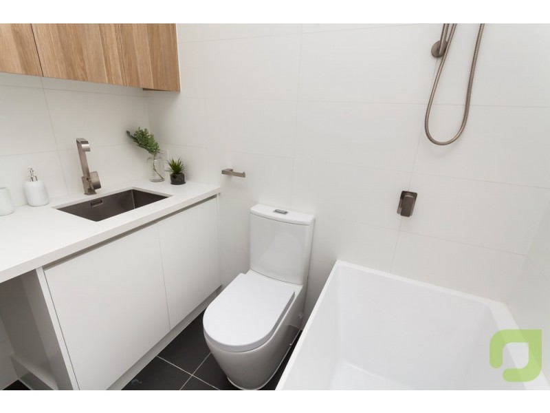 1/68 Hudsons Road, Spotswood VIC 3015