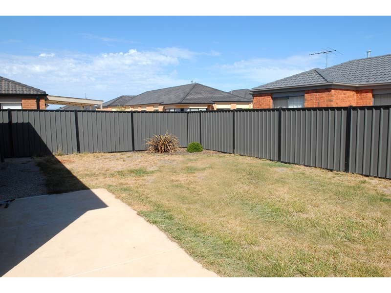 27 Lindsay Gardens, Point Cook VIC 3030