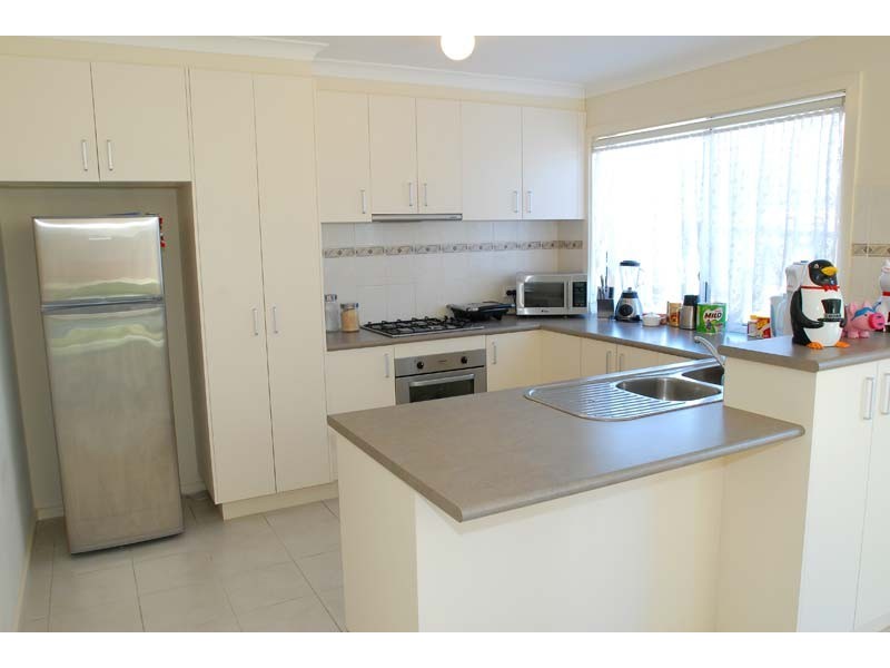 27 Lindsay Gardens, Point Cook VIC 3030