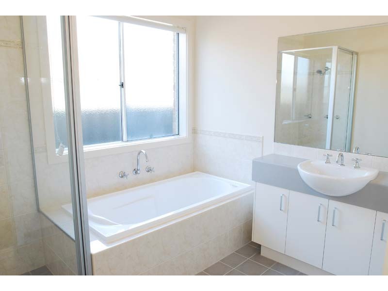 27 Lindsay Gardens, Point Cook VIC 3030