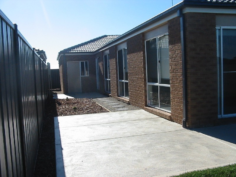 27 Lindsay Gardens, Point Cook VIC 3030