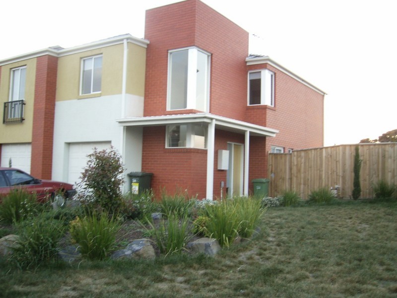 2 Portland Place, Roxburgh Park VIC 3064