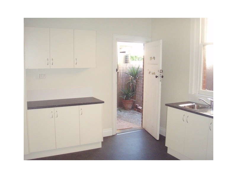18B Hall Street, Newport VIC 3015