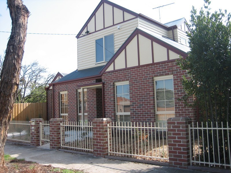 16 May Street, Newport VIC 3015