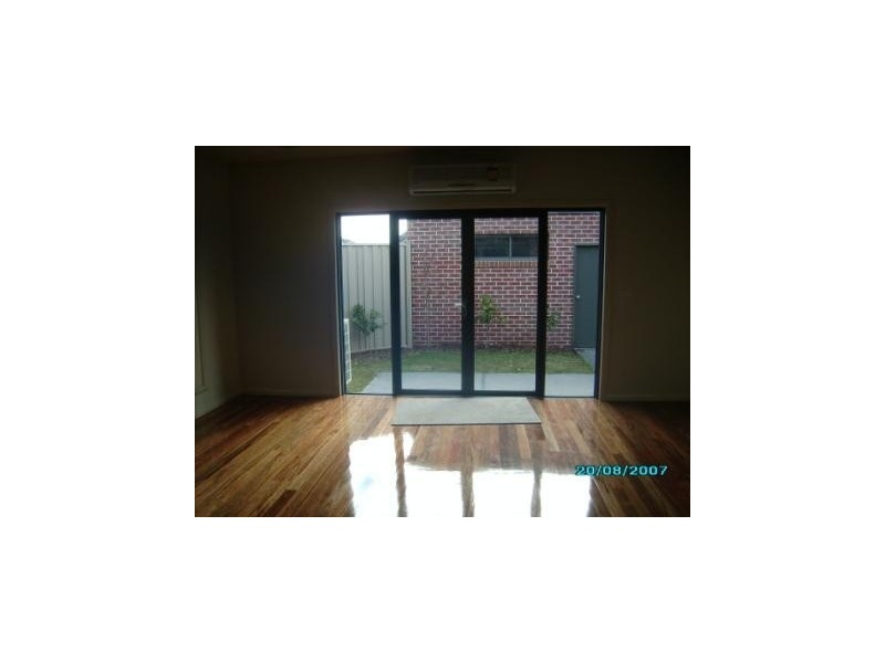 2/15 Carmen Street, Newport VIC 3015