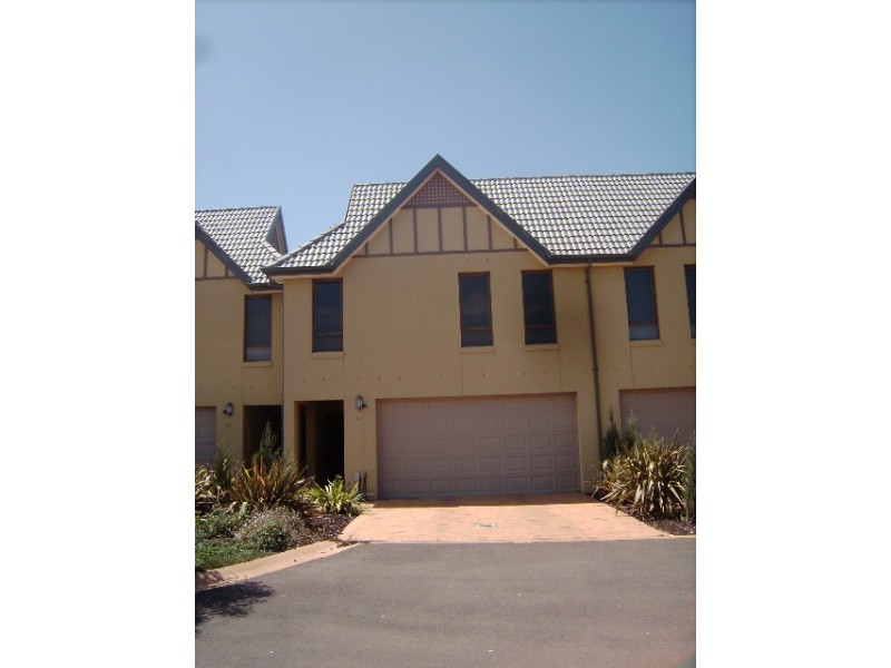 39/1 Greg Norman drive, Point Cook VIC 3030