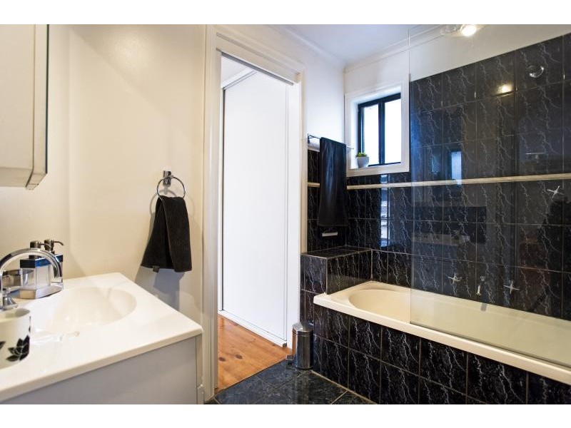 111a Woods Street, Newport VIC 3015