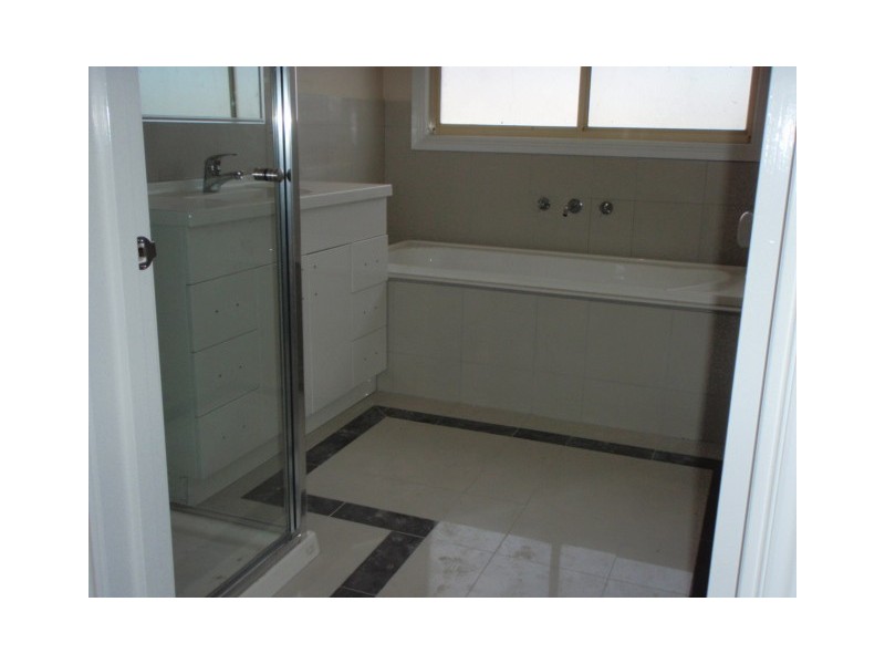 2/52 Churchill Place, Maidstone VIC 3012