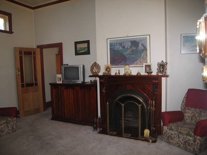 206 Ballarat Road, Footscray VIC 3011