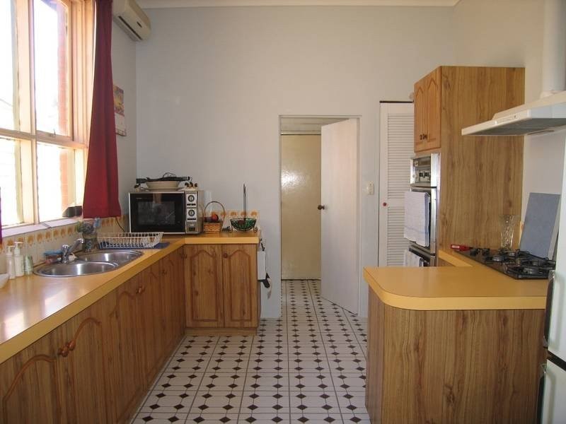 206 Ballarat Road, Footscray VIC 3011