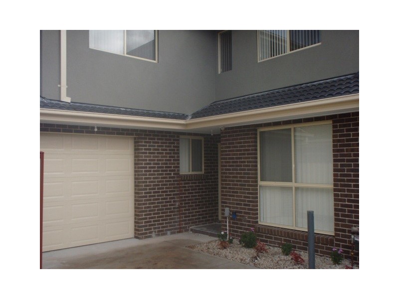 2/52 Churchill Place, Maidstone VIC 3012