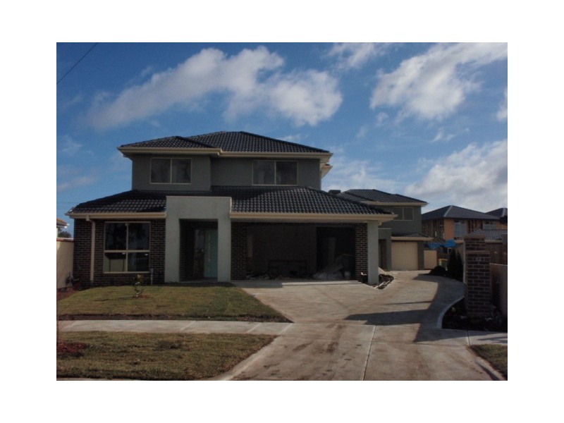 2/52 Churchill Place, Maidstone VIC 3012