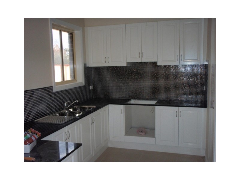 2/52 Churchill Place, Maidstone VIC 3012