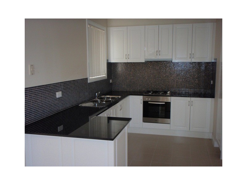 2/52 Churchill Place, Maidstone VIC 3012