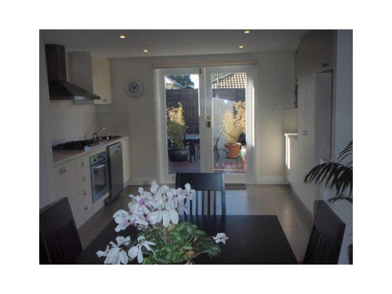 9 Queensville Street, Kingsville VIC 3012