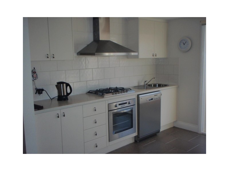 9 Queensville Street, Kingsville VIC 3012