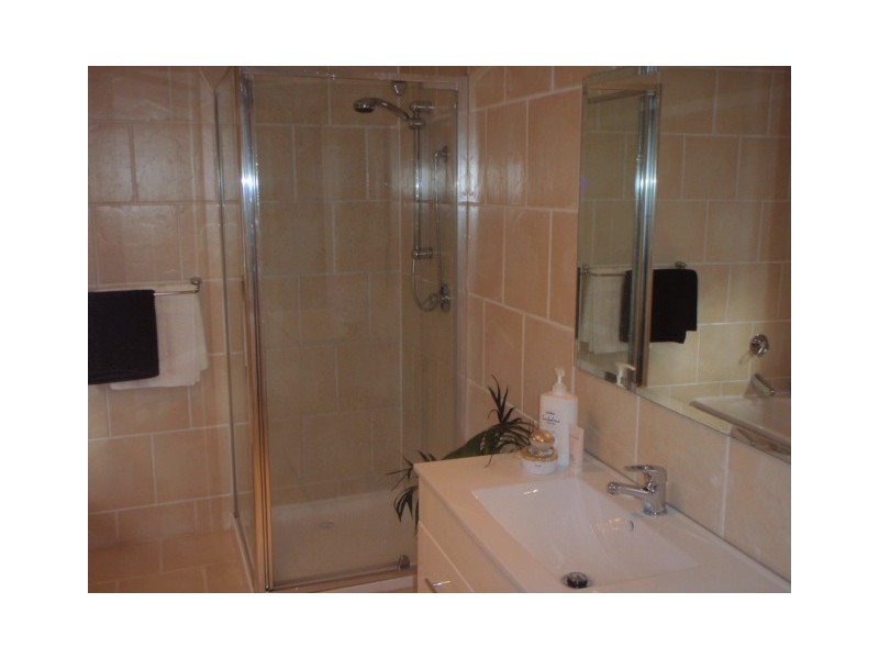 9 Queensville Street, Kingsville VIC 3012