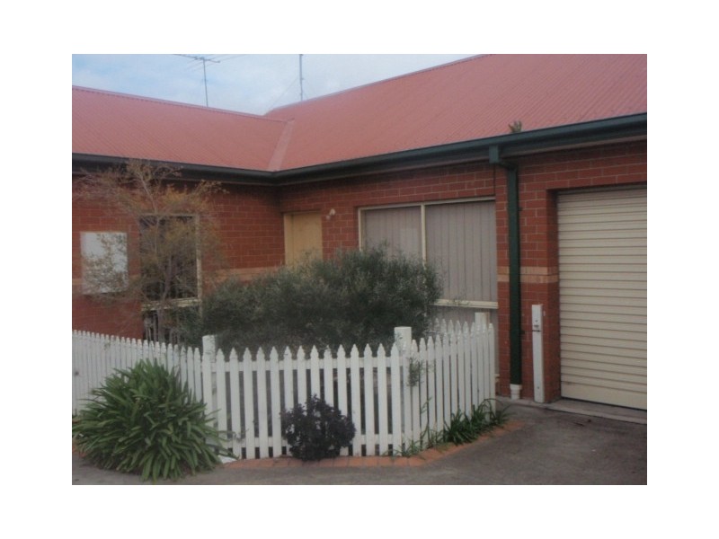 2/3 Waiora Road, West Footscray VIC 3012