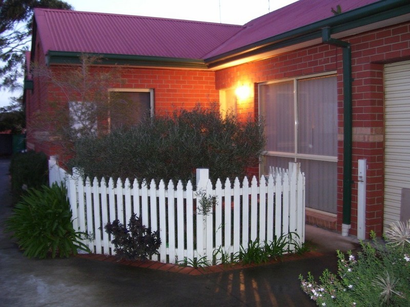 2/3 Waiora Road, West Footscray VIC 3012