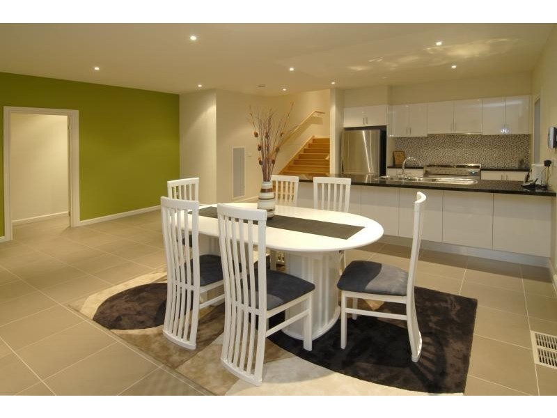 5 Middle Park Drive, Sanctuary Lakes VIC 3030