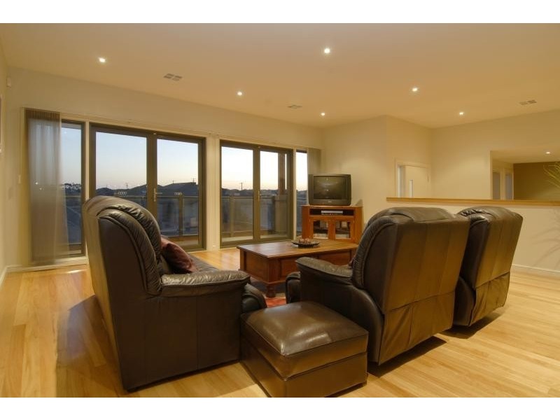 5 Middle Park Drive, Sanctuary Lakes VIC 3030