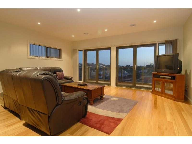 5 Middle Park Drive, Sanctuary Lakes VIC 3030