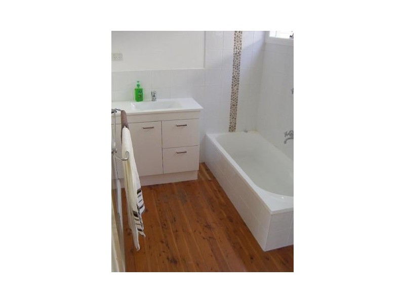 8 Browning Street, Seddon VIC 3011