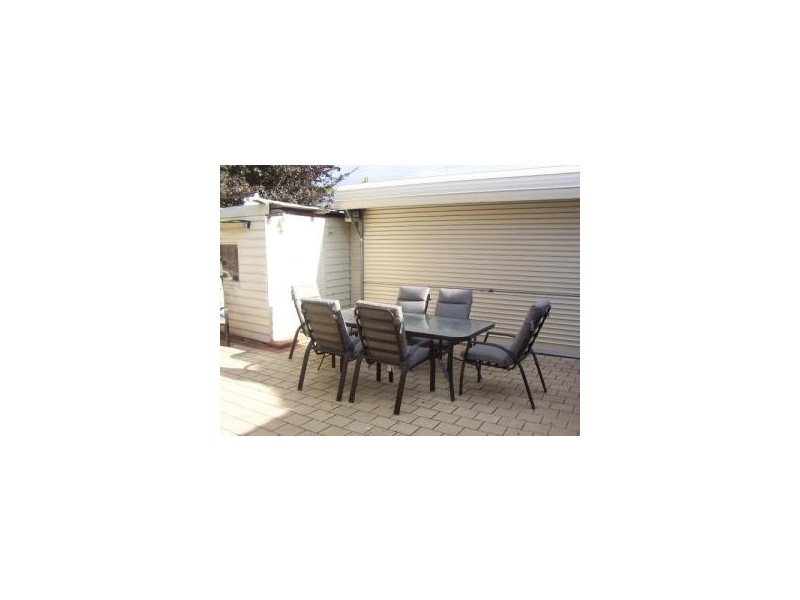8 Browning Street, Seddon VIC 3011