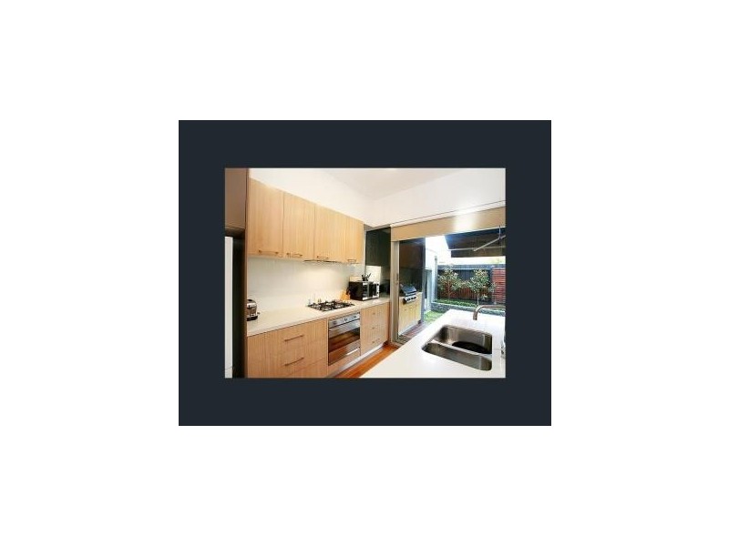 2/2A Peel Street, Newport VIC 3015