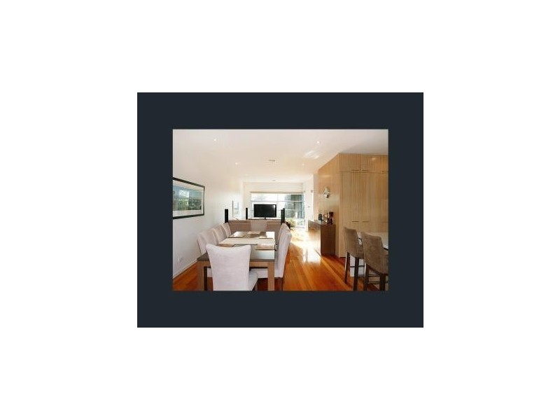 2/2A Peel Street, Newport VIC 3015