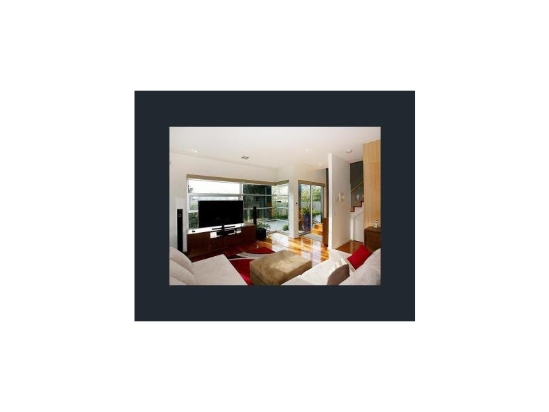 2/2A Peel Street, Newport VIC 3015