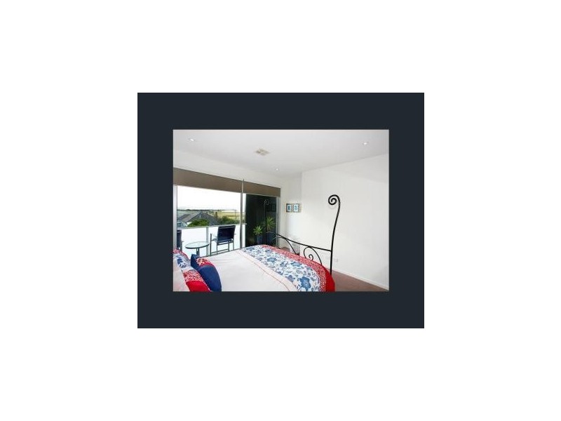 2/2A Peel Street, Newport VIC 3015