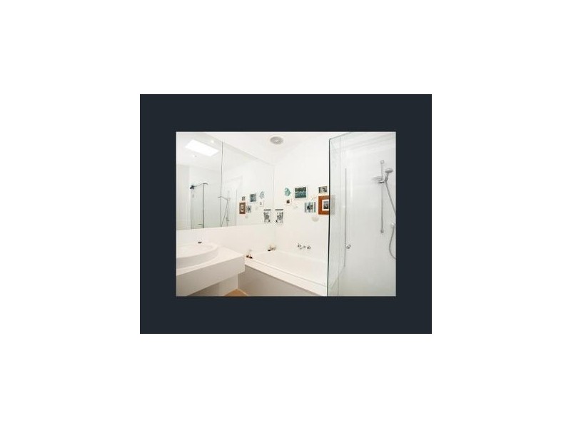 2/2A Peel Street, Newport VIC 3015