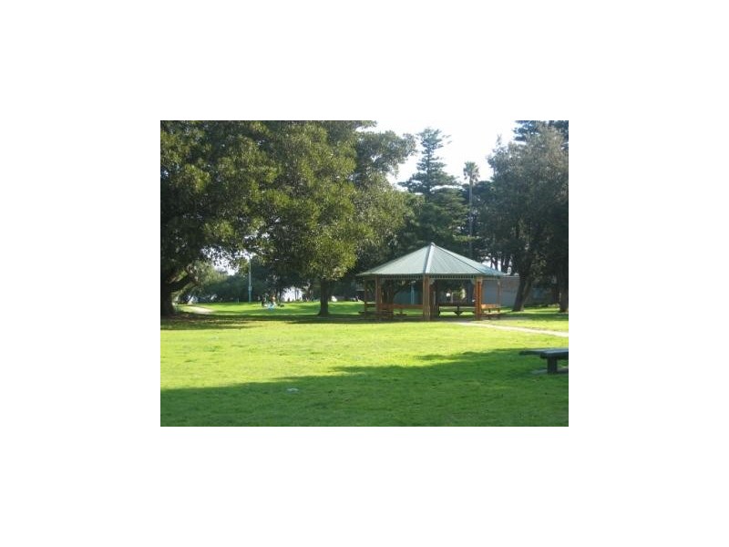 2/202 Blyth Street, Altona VIC 3018