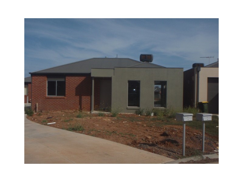 1/27-39  astley, Point Cook VIC 3030