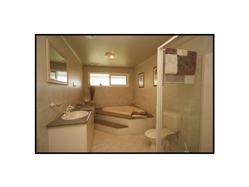 60 Perkins Rd, Lara VIC 3212