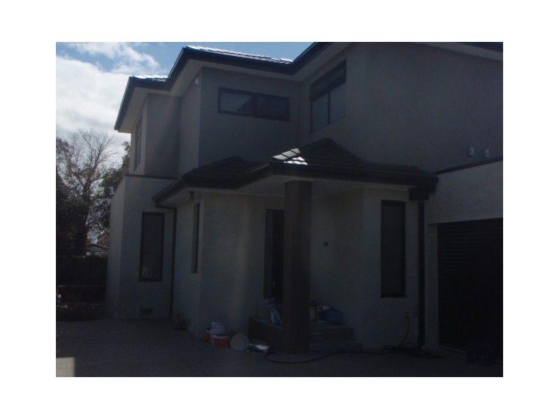 2/11 Montgomery Street, Maidstone VIC 3012