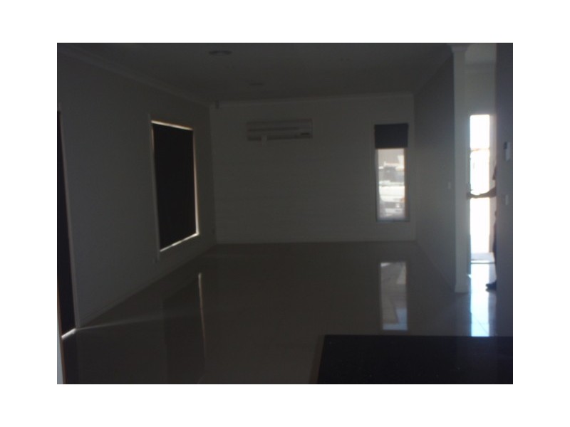 2/11 Montgomery Street, Maidstone VIC 3012