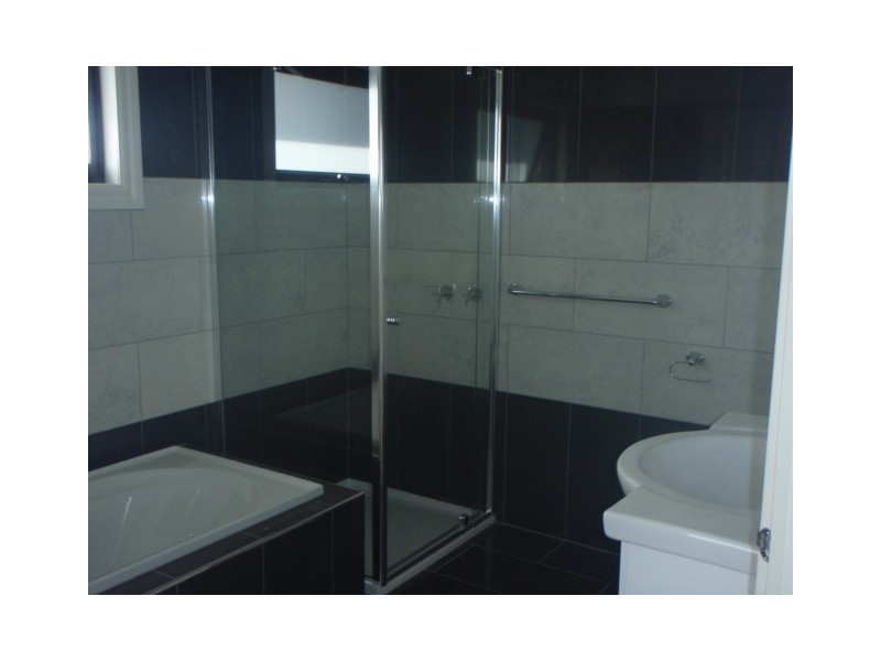 2/11 Montgomery Street, Maidstone VIC 3012