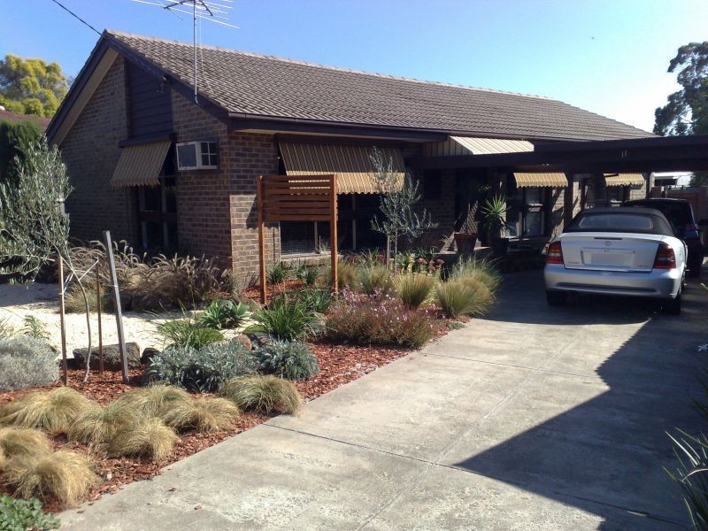 11 Ravenslea Crescent, Deer Park VIC 3023