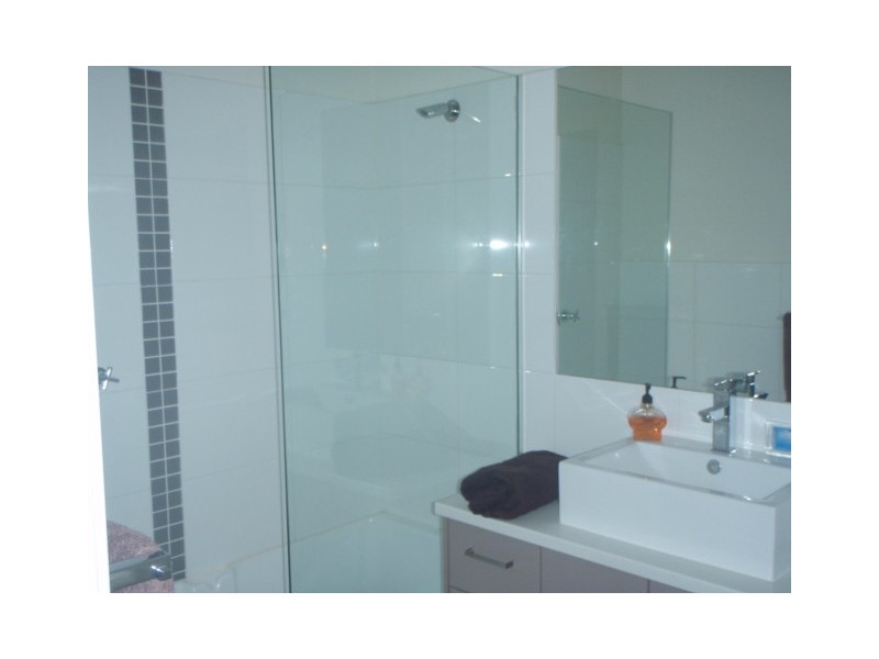 21, 23  Swamphen Drive, Truganina VIC 3029