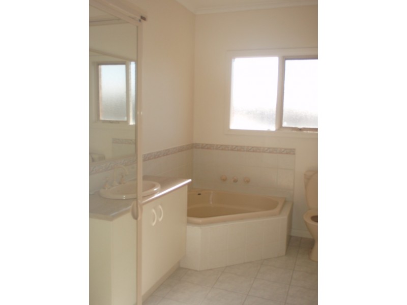 19/296 Sommerville Road, Kingsville VIC 3012