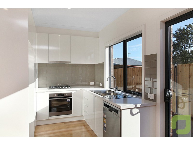 2/7 Bradley Street, Newport VIC 3015