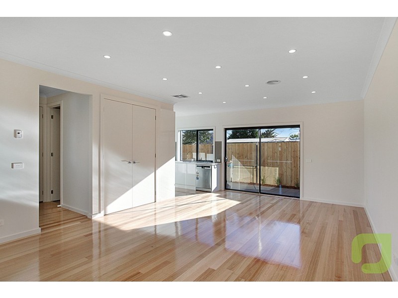 2/7 Bradley Street, Newport VIC 3015