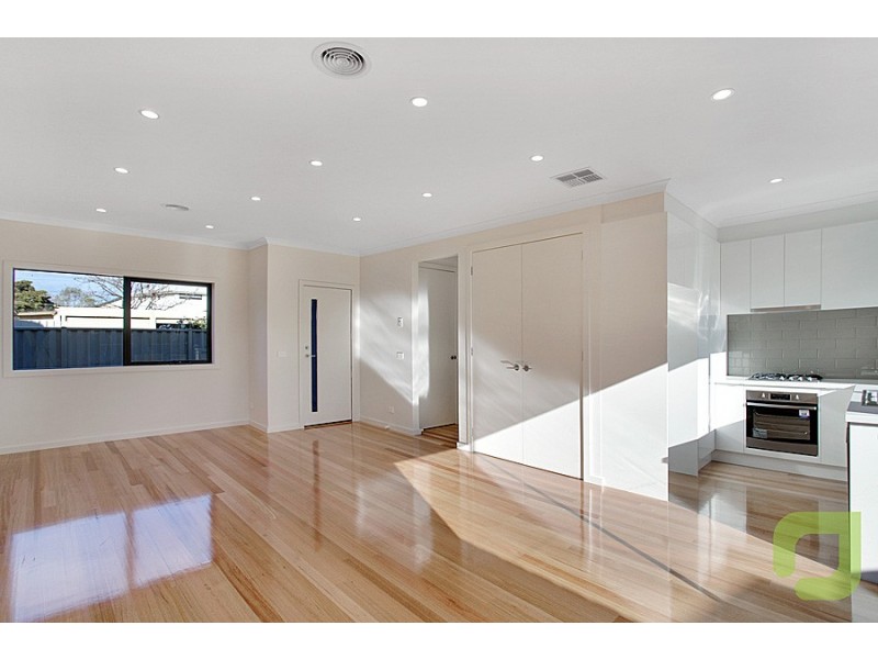 2/7 Bradley Street, Newport VIC 3015