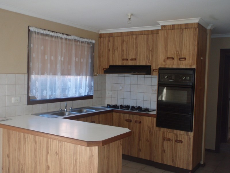 1/32  Powlett Street, Altona Meadows VIC 3028