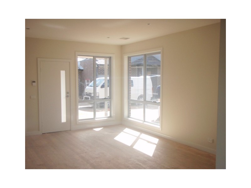 2/43 Cypress Avenue, Brooklyn VIC 3012