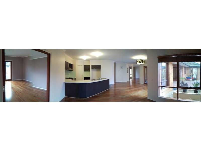 2 Mandaley Court, Sanctuary Lakes VIC 3030